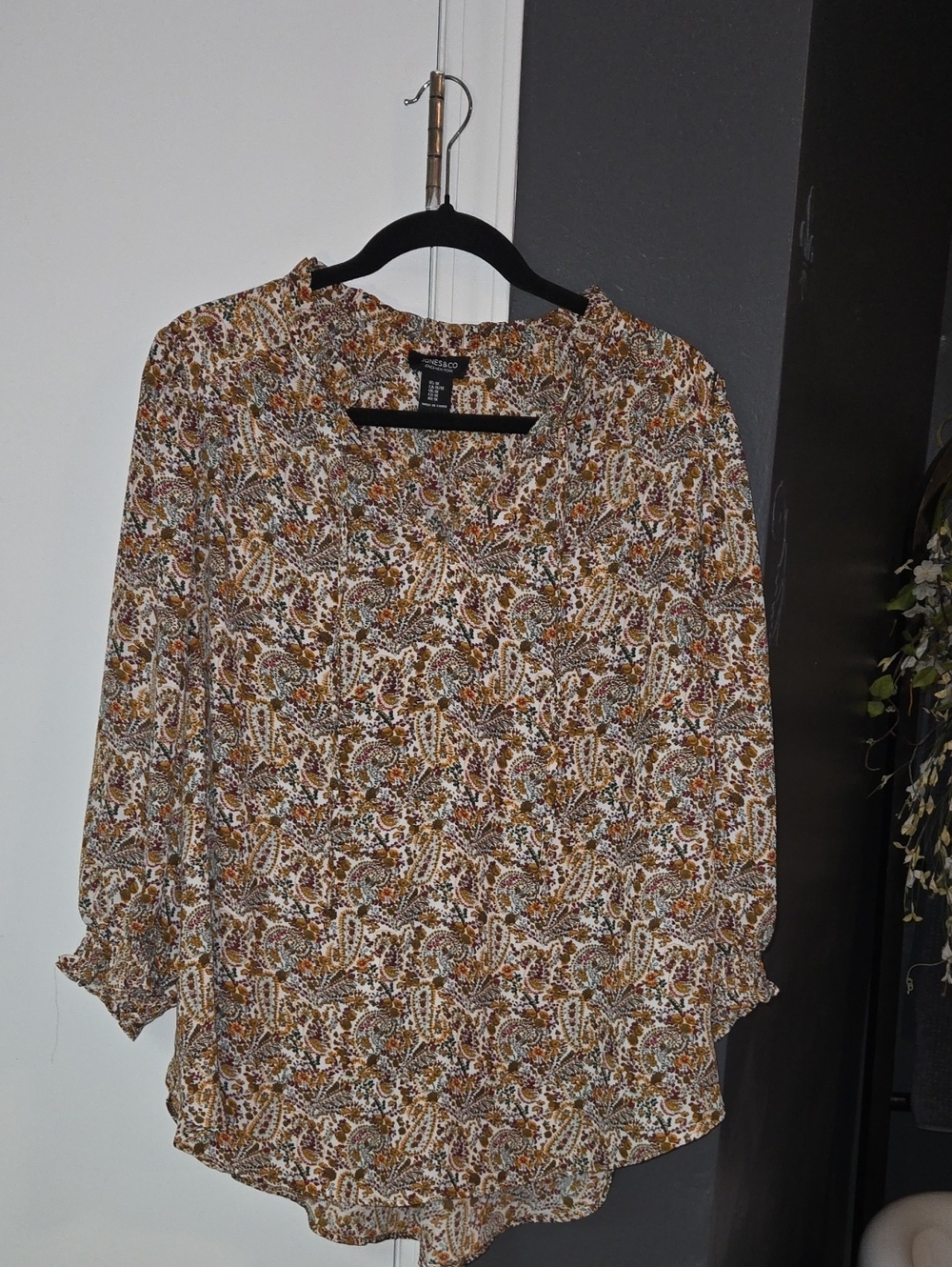 Jones & CO Brown Multi Paisley Button-Front Long-Sleeve Blouse